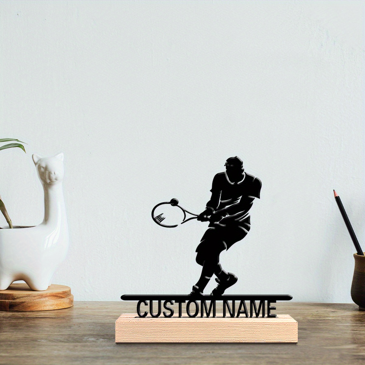 Home Decor Quirky - รูปปั้นนักเทนนิสโลหะแบบสั่งทำพร้อมฐานไม้ ของขวัญรางวัลตั้งโต๊ะพร้อมชื่อสั่งทำ สำหรับคนรักเทนนิส ของตกแต่งบ้านในวันเกิด
